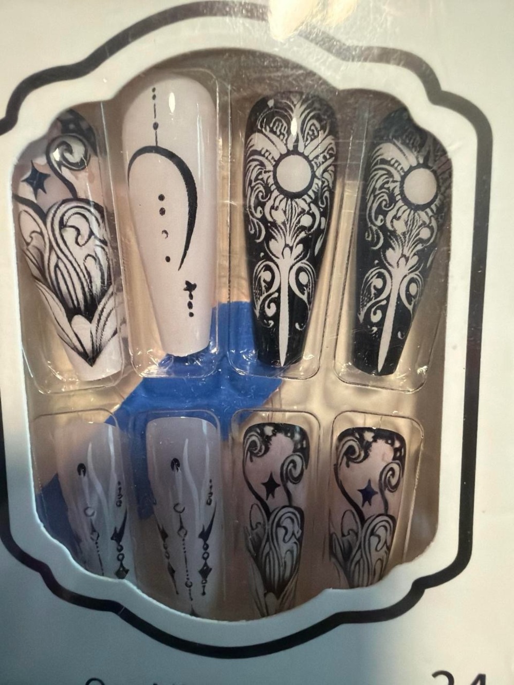 Black and White Decorative Press-On Nail Set - Elegant Swirl Design